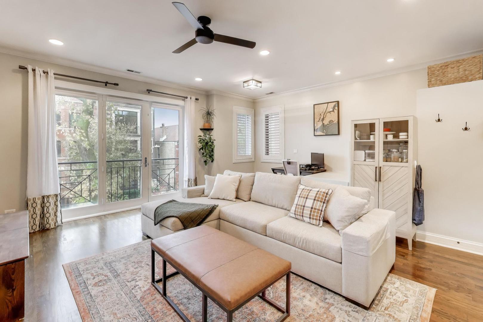 857 N Hermitage Avenue 2