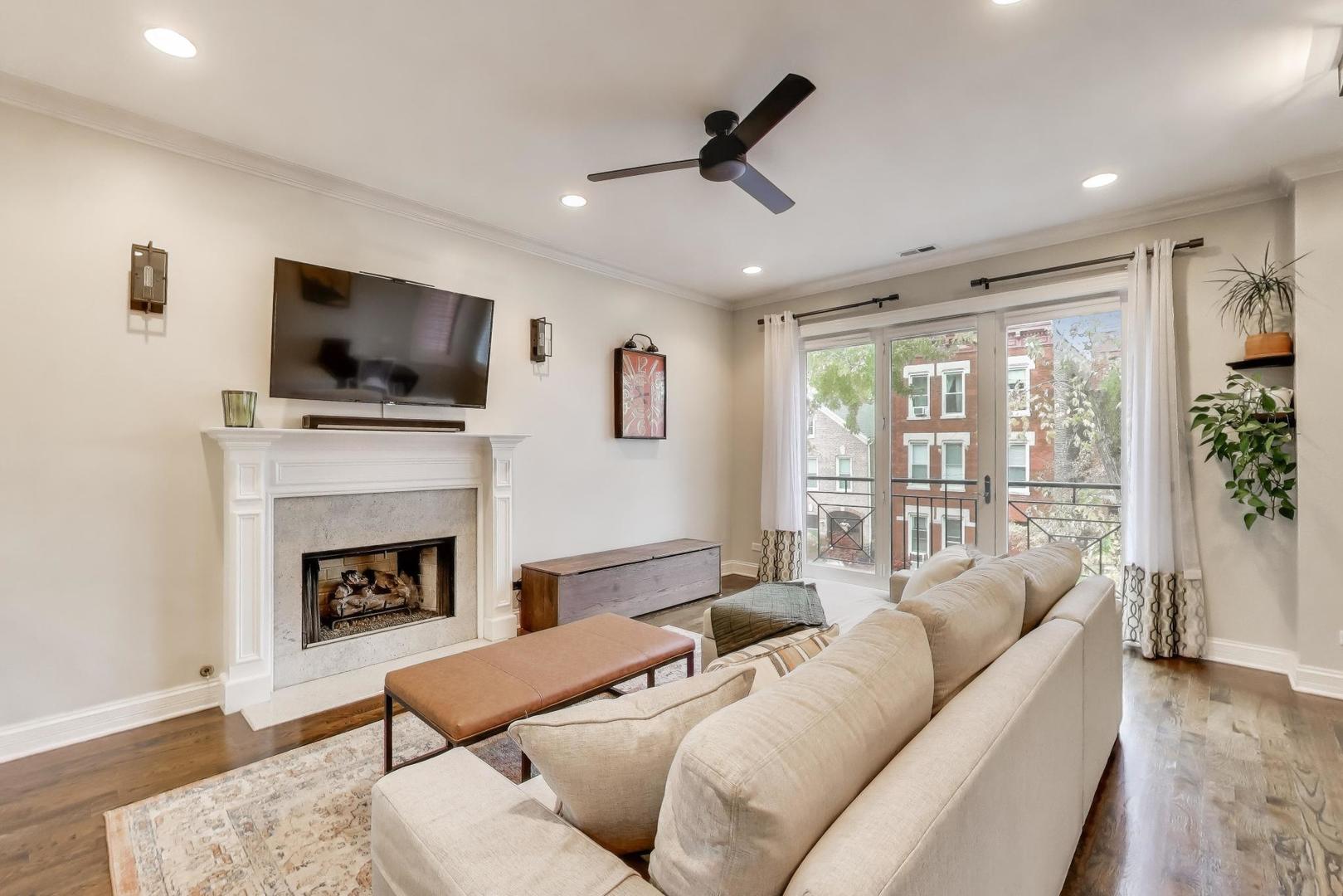 857 N Hermitage Avenue 2