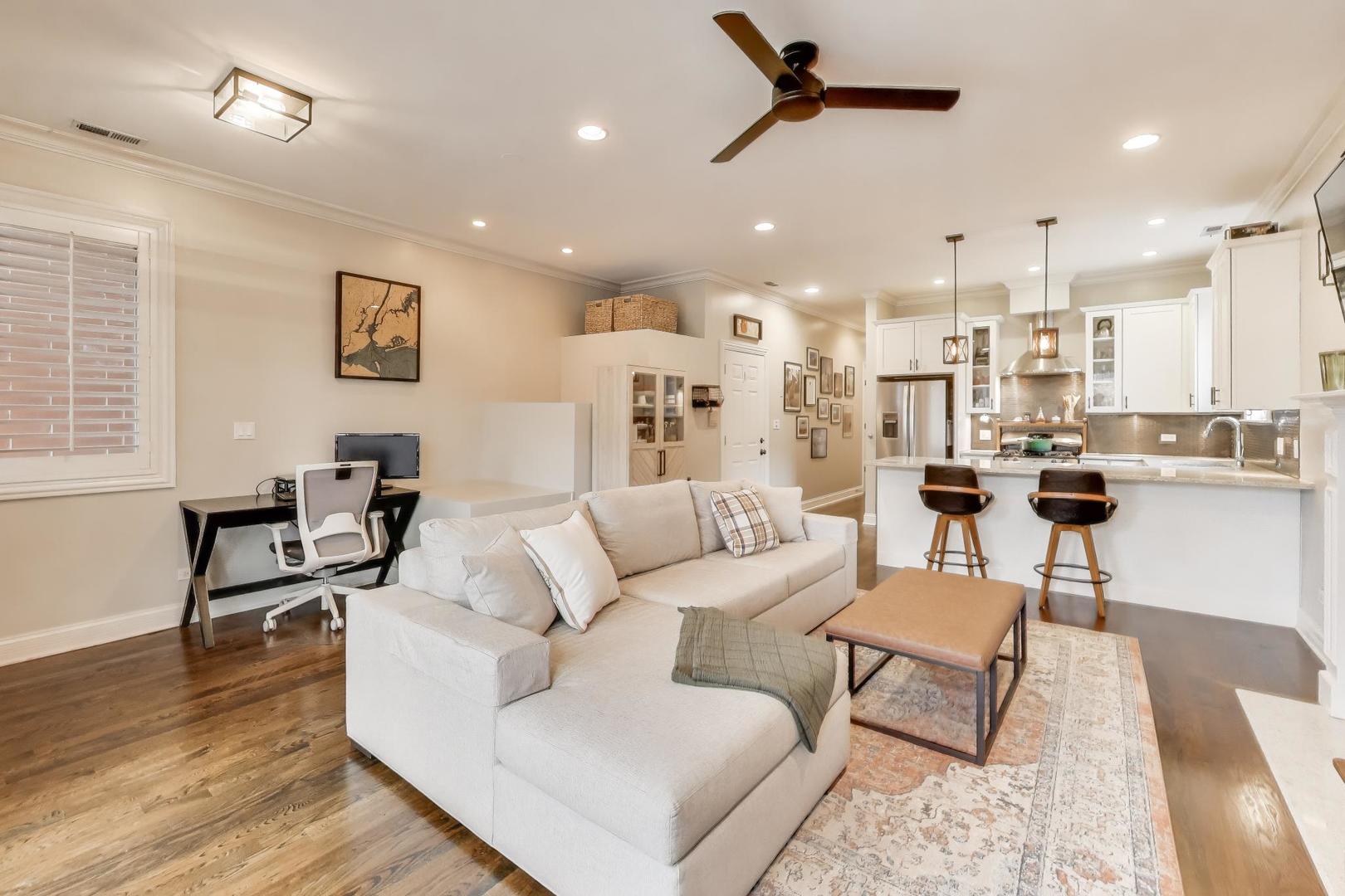 857 N Hermitage Avenue 2