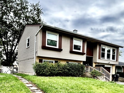 Photo of 1135 E 159TH Place, South Holland, IL 60473 (MLS # 12770453)