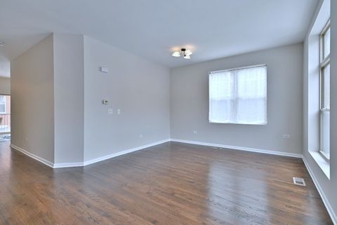 Tiny photo for 2523 S CALUMET Avenue, Chicago, IL 60616 (MLS # 12619844)