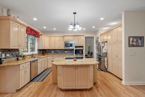 Tiny photo for 725 Heath Court, Westmont, IL 60559 (MLS # 12514089)