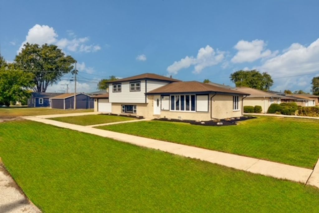 Photo for 11756 S Leamington Avenue, Alsip, IL 60803 (MLS # 12486961)