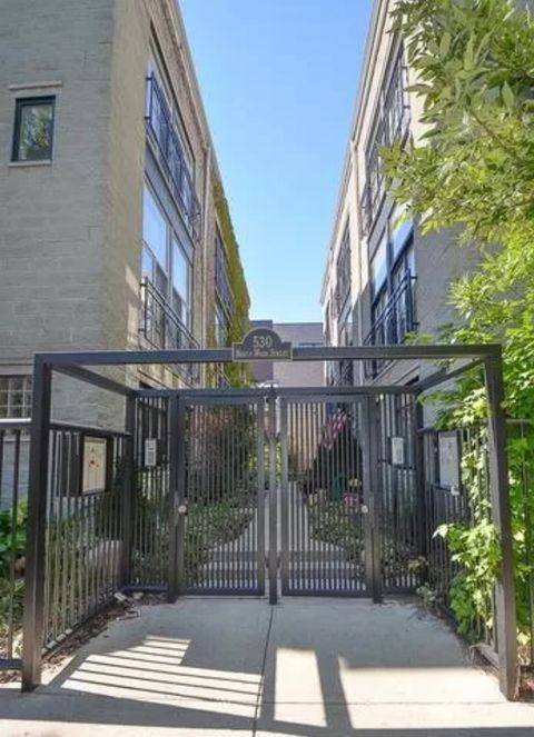 530 N WOOD Street B Chicago IL 60622