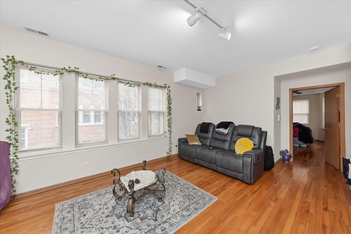 2307 E 70th Place 214