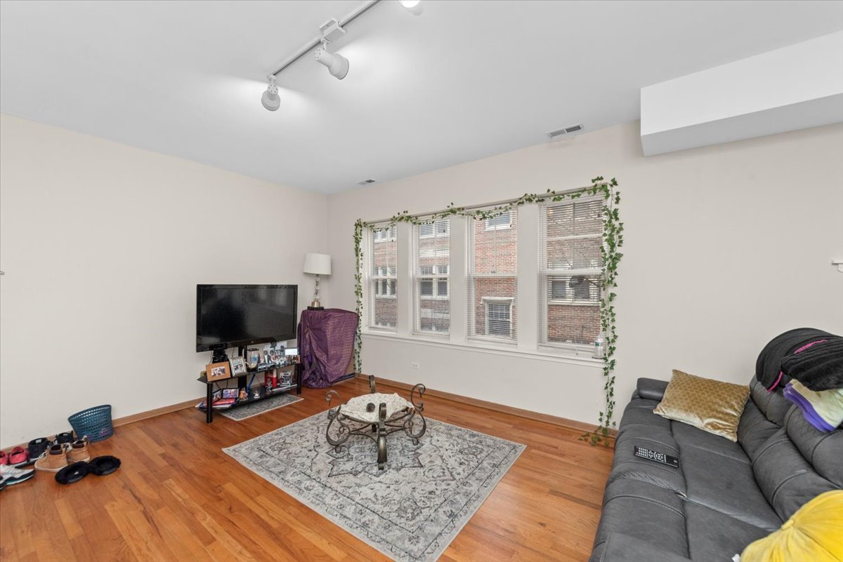 2307 E 70th Place 214