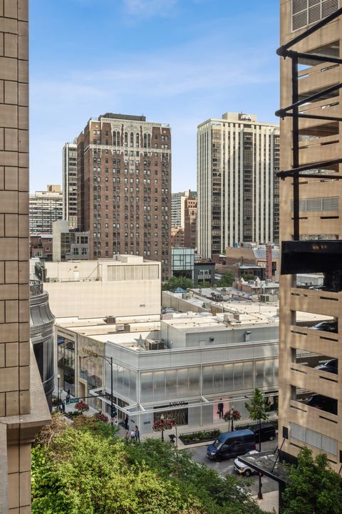 Tiny photo for 40 E DELAWARE Place #904, Chicago, IL 60611 (MLS # 12489707)