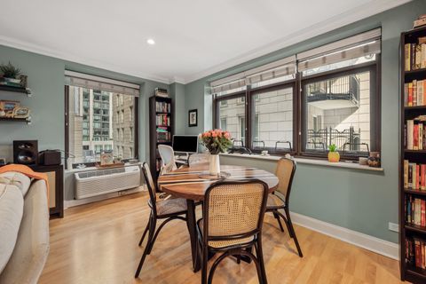 Tiny photo for 40 E DELAWARE Place #904, Chicago, IL 60611 (MLS # 12489707)