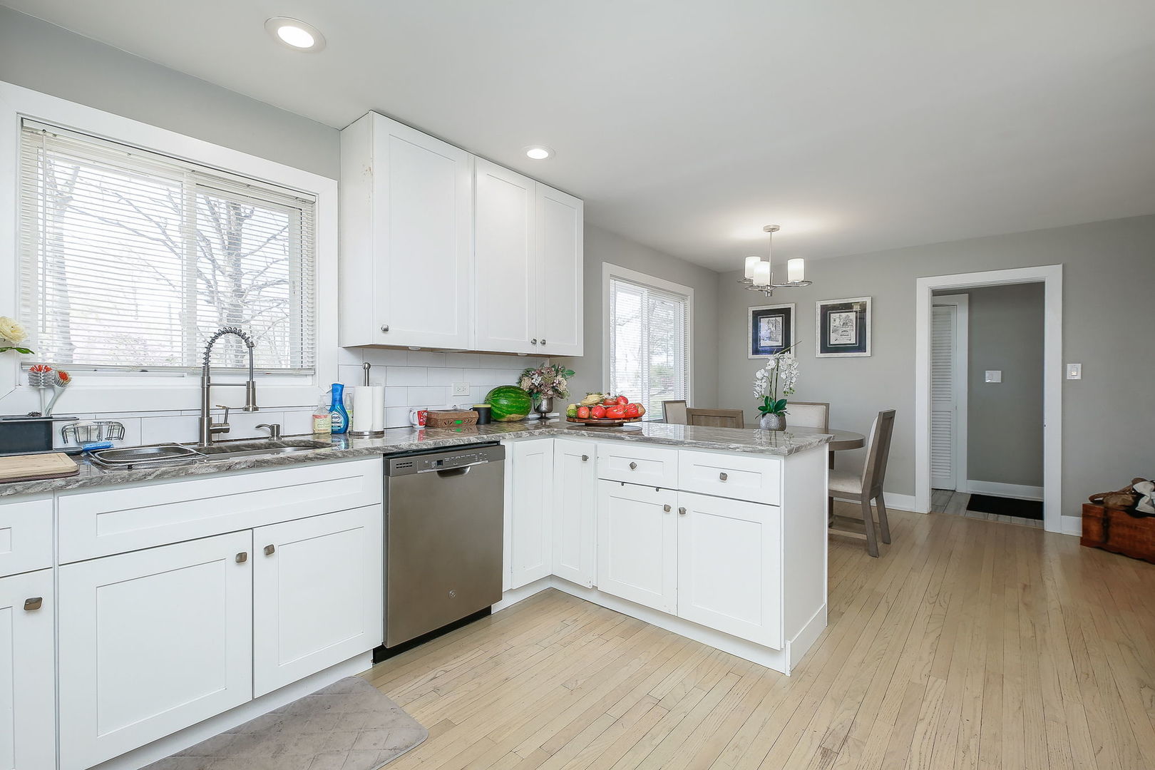 Oak Brook, Illinois 60523, United States, 3 Bedrooms Bedrooms, ,2 BathroomsBathrooms,Residential,Active,236840