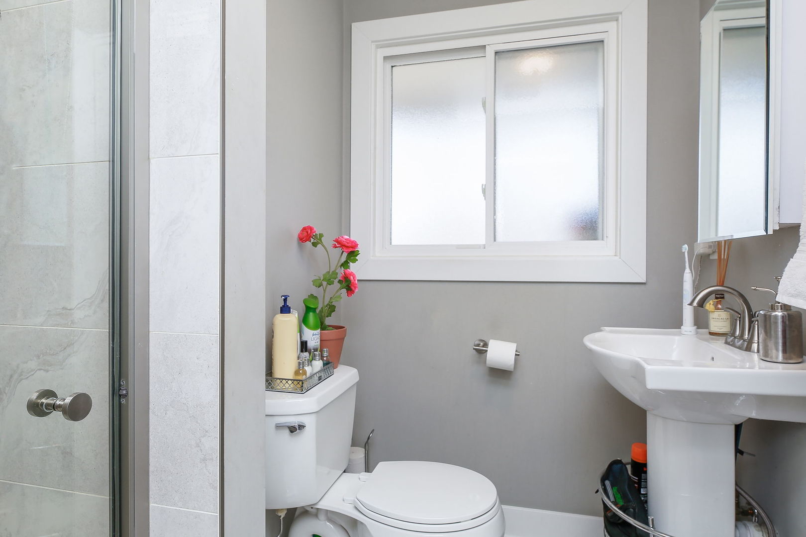 Oak Brook, Illinois 60523, United States, 3 Bedrooms Bedrooms, ,2 BathroomsBathrooms,Residential,Active,236840