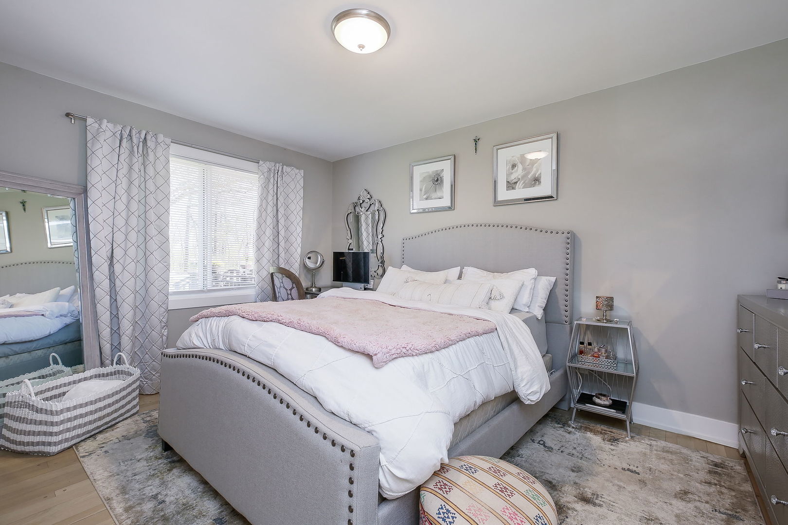 Oak Brook, Illinois 60523, United States, 3 Bedrooms Bedrooms, ,2 BathroomsBathrooms,Residential,Active,236840