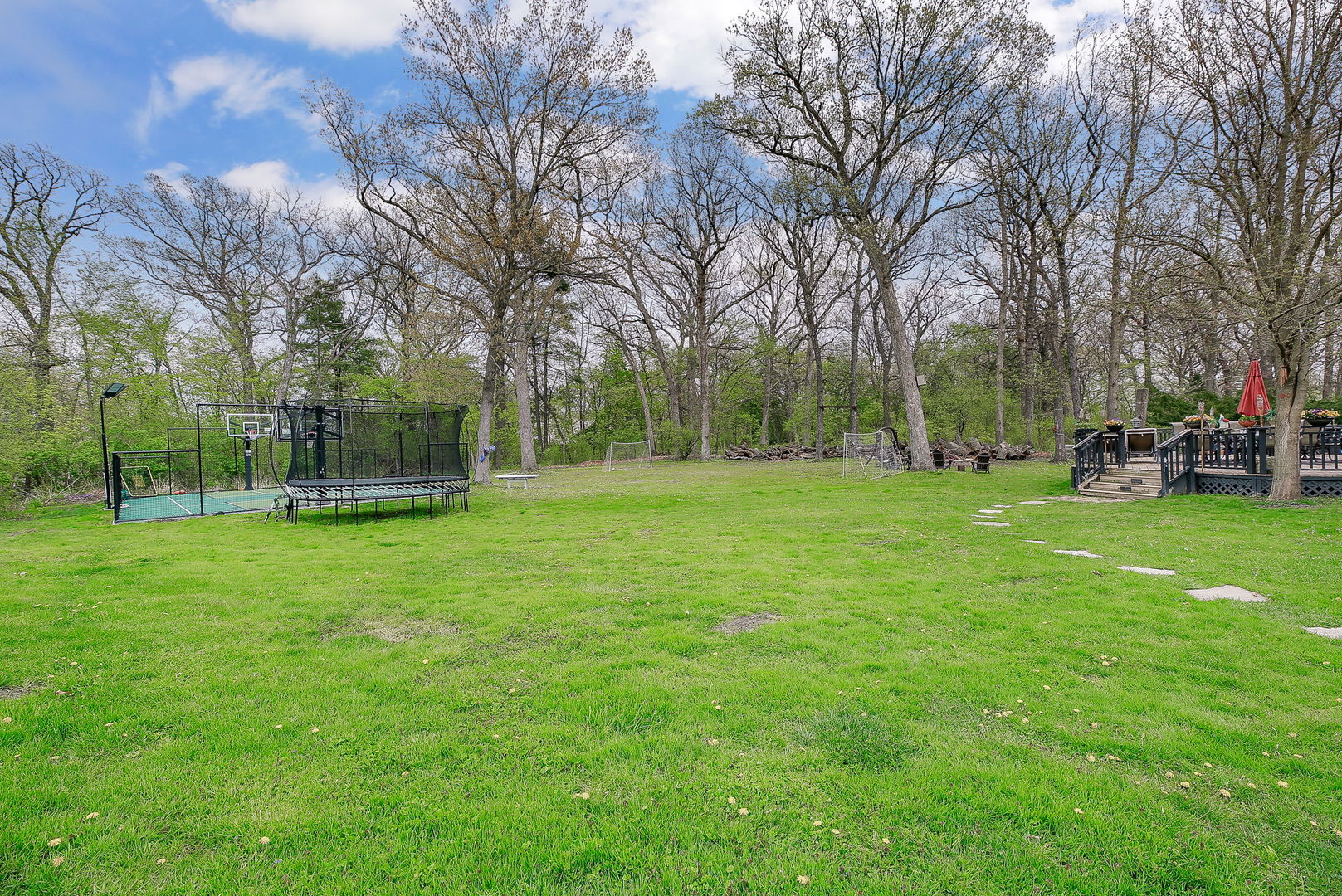 Oak Brook, Illinois 60523, United States, 3 Bedrooms Bedrooms, ,2 BathroomsBathrooms,Residential,Active,236840