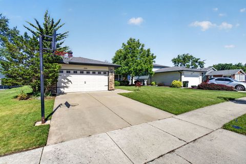 Tiny photo for 17830 65th Avenue, Tinley Park, IL 60477 (MLS # 12662302)