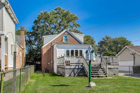 Tiny photo for 5916 N Avondale Avenue, Chicago, IL 60631 (MLS # 12501548)