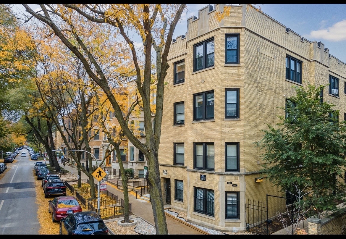 646 W Roscoe Avenue 1N