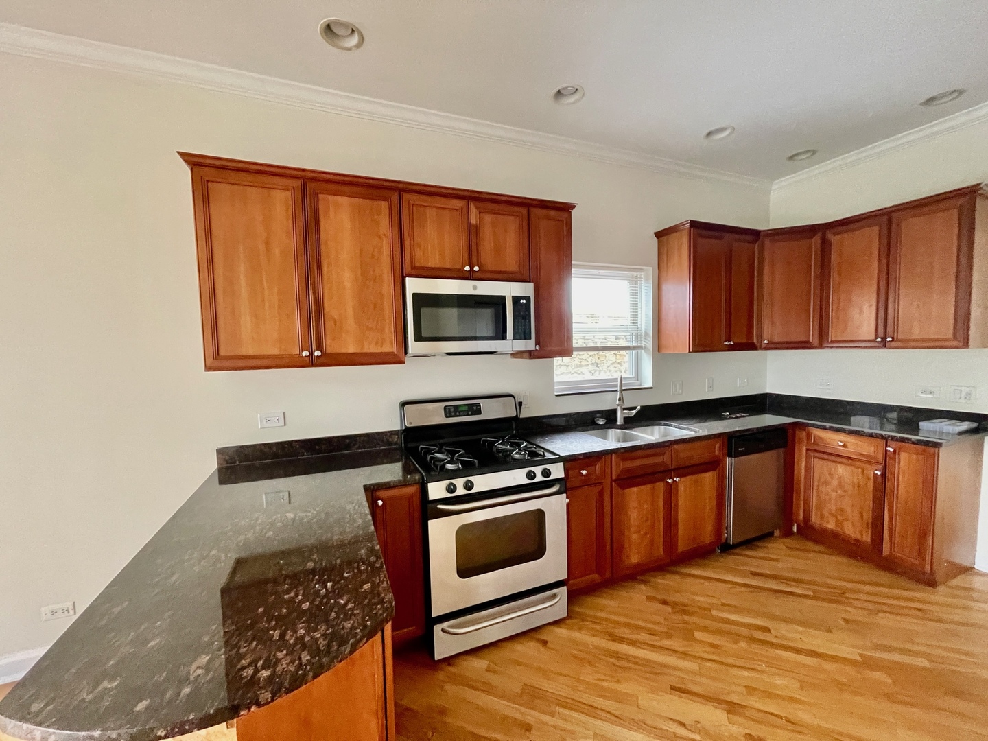 2215 W MONROE Street 4