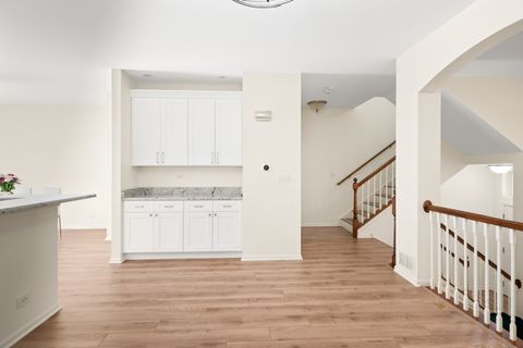 Tiny photo for 563 Grosvenor Lane, Aurora, IL 60504 (MLS # 12513228)