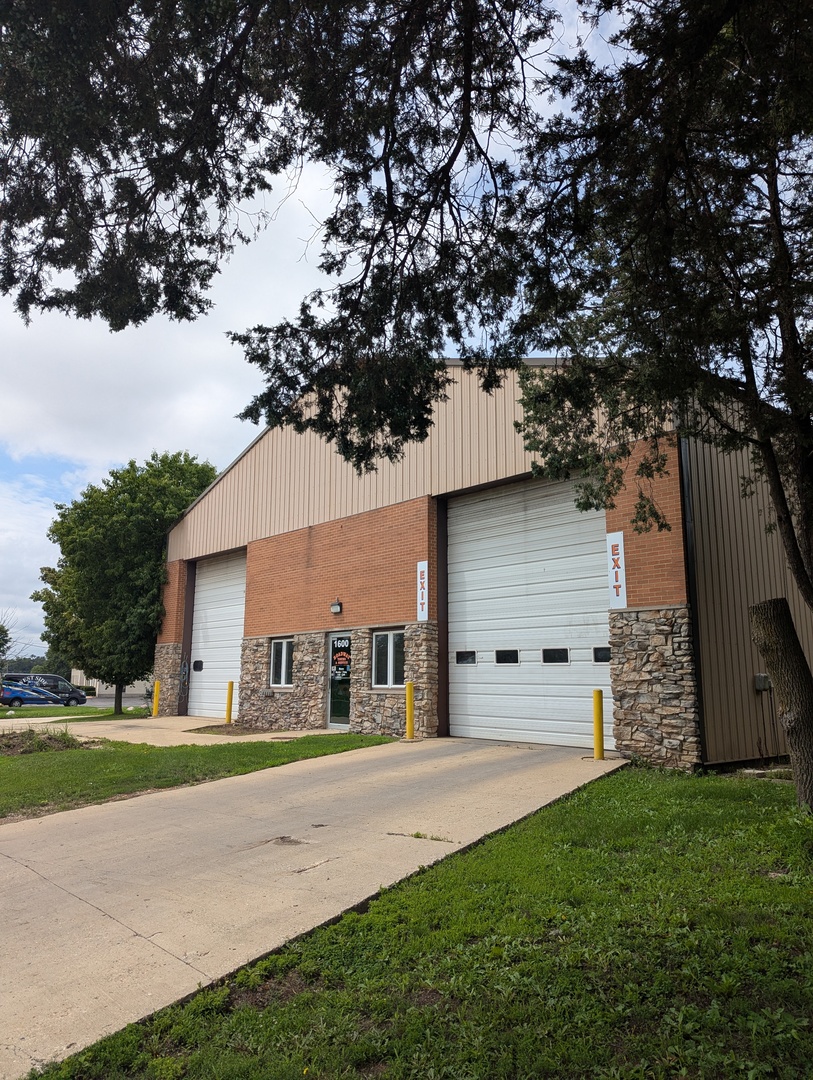 1600 N La Fox Street