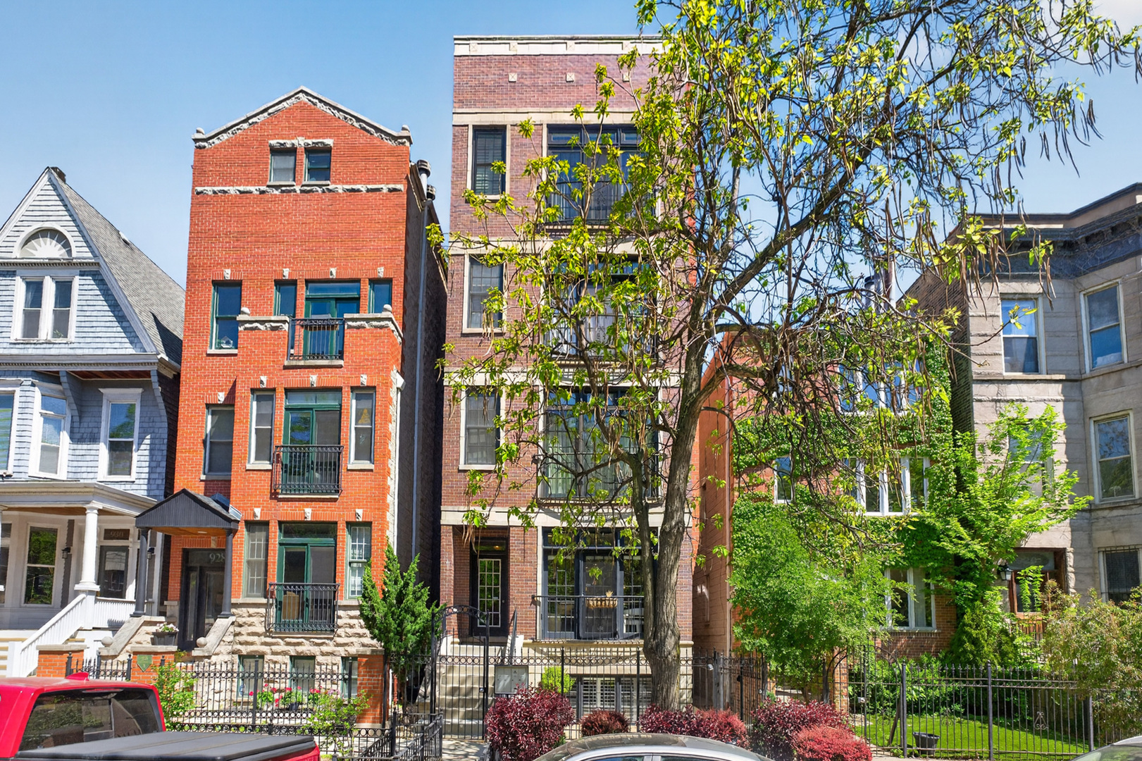 924 W ROSCOE Street 1
