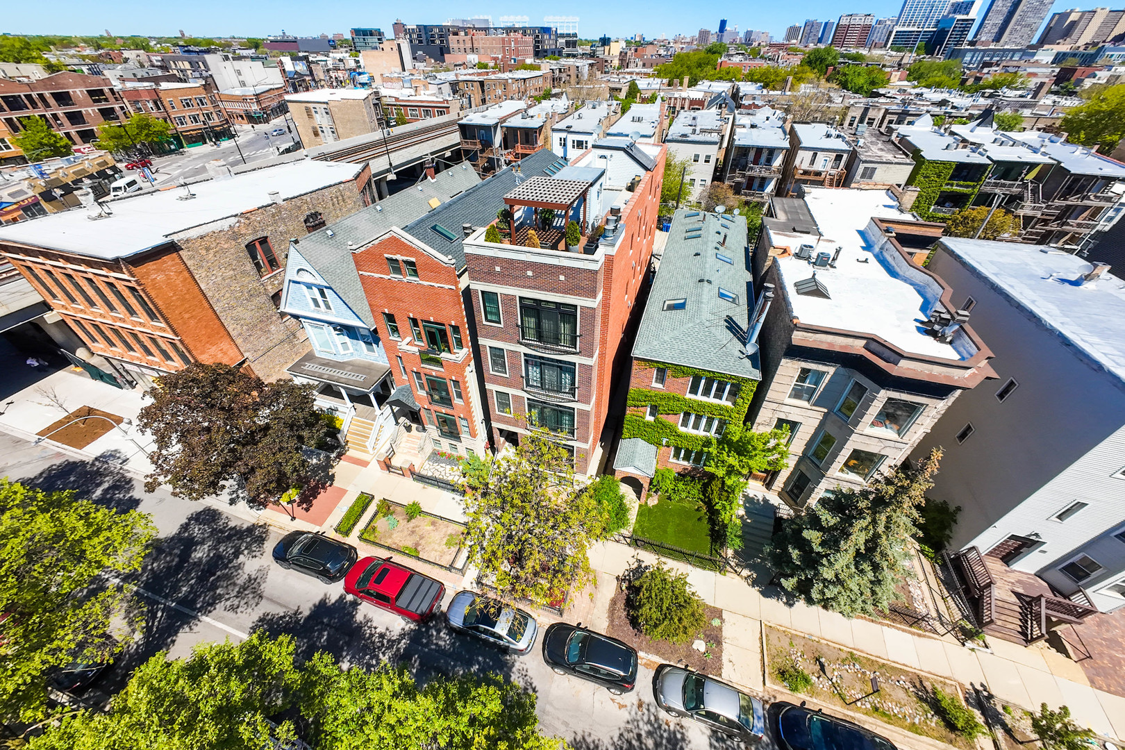924 W ROSCOE Street 1