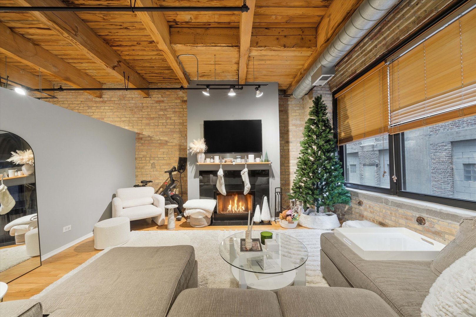 375 W Erie Street 323