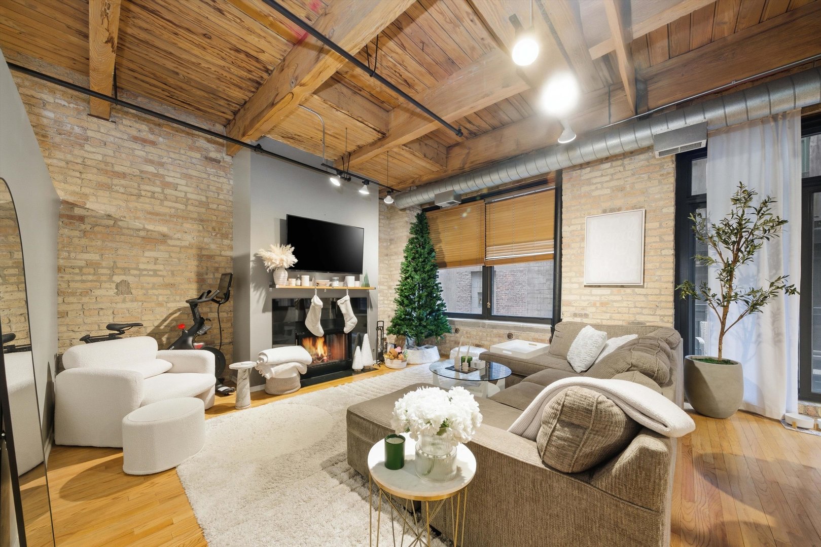 375 W Erie Street 323