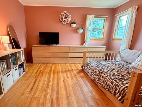 Tiny photo for 1043 14TH Avenue S, Clinton, IA 52732 (MLS # QC4269234)