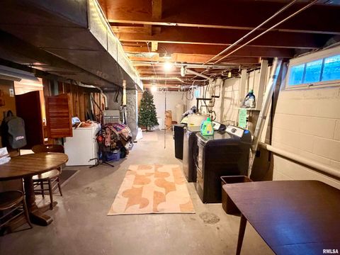 Tiny photo for 1043 14TH Avenue S, Clinton, IA 52732 (MLS # QC4269234)