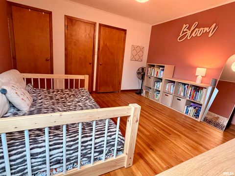 Tiny photo for 1043 14TH Avenue S, Clinton, IA 52732 (MLS # QC4269234)