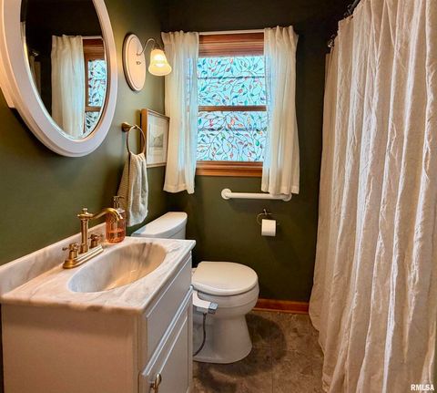 Tiny photo for 1043 14TH Avenue S, Clinton, IA 52732 (MLS # QC4269234)