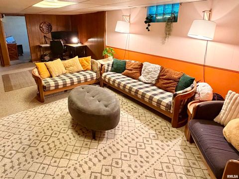 Tiny photo for 1043 14TH Avenue S, Clinton, IA 52732 (MLS # QC4269234)