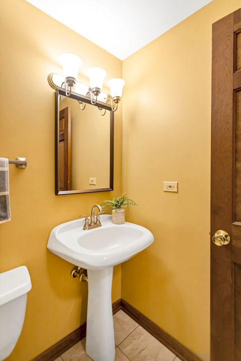 Tiny photo for 915 N Saratoga Drive, Palatine, IL 60074 (MLS # 12481820)