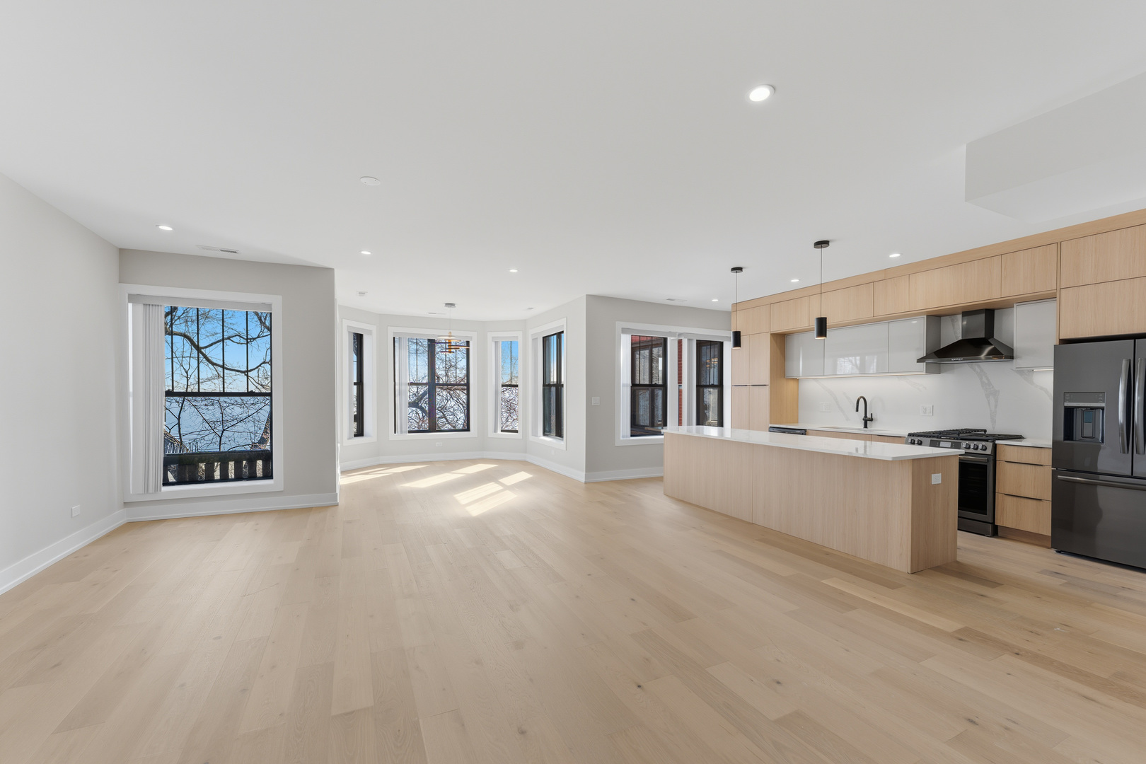 7518 N Eastlake Terrace 3