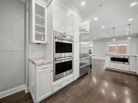 Tiny photo for 6732 N East Prairie Road, Lincolnwood, IL 60712 (MLS # 12532298)