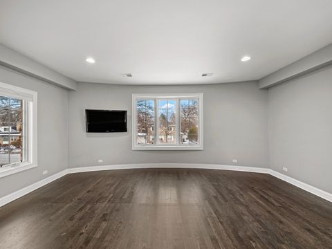 Tiny photo for 6732 N East Prairie Road, Lincolnwood, IL 60712 (MLS # 12532298)