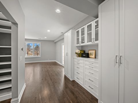 Tiny photo for 6732 N East Prairie Road, Lincolnwood, IL 60712 (MLS # 12532298)