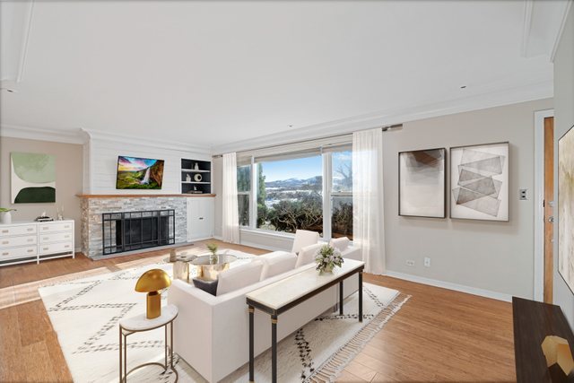 7303 N Kildare Avenue