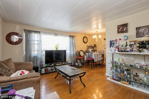 Tiny photo for 6160 N Damen Avenue #304, Chicago, IL 60659 (MLS # 12335935)