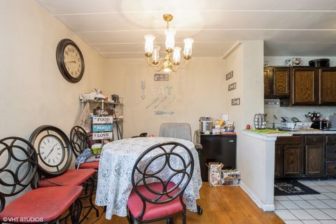 Tiny photo for 6160 N Damen Avenue #304, Chicago, IL 60659 (MLS # 12335935)