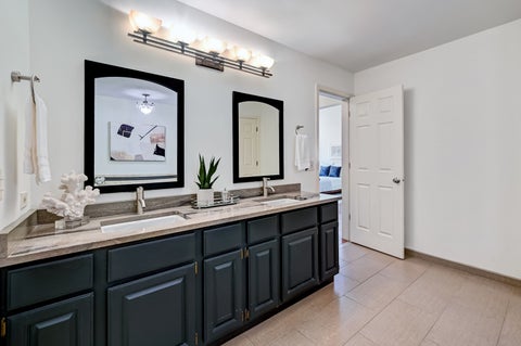 Tiny photo for 132 Northgate Place, Burr Ridge, IL 60527 (MLS # 12740265)