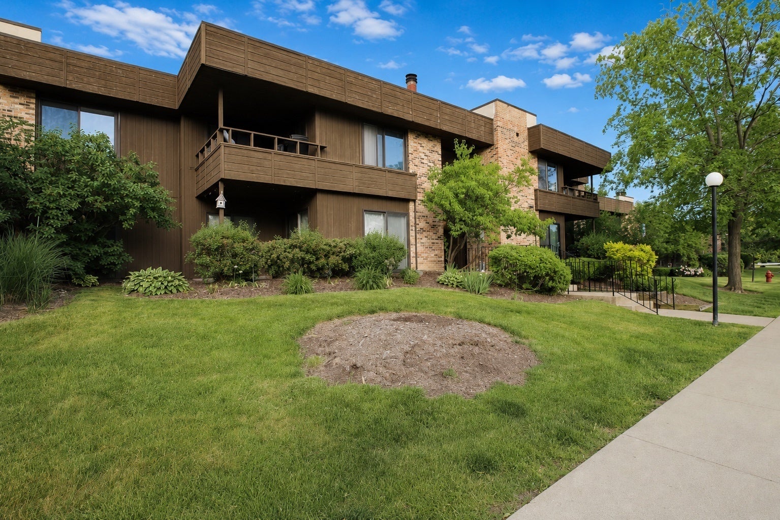 1365 N Sterling Avenue 105B