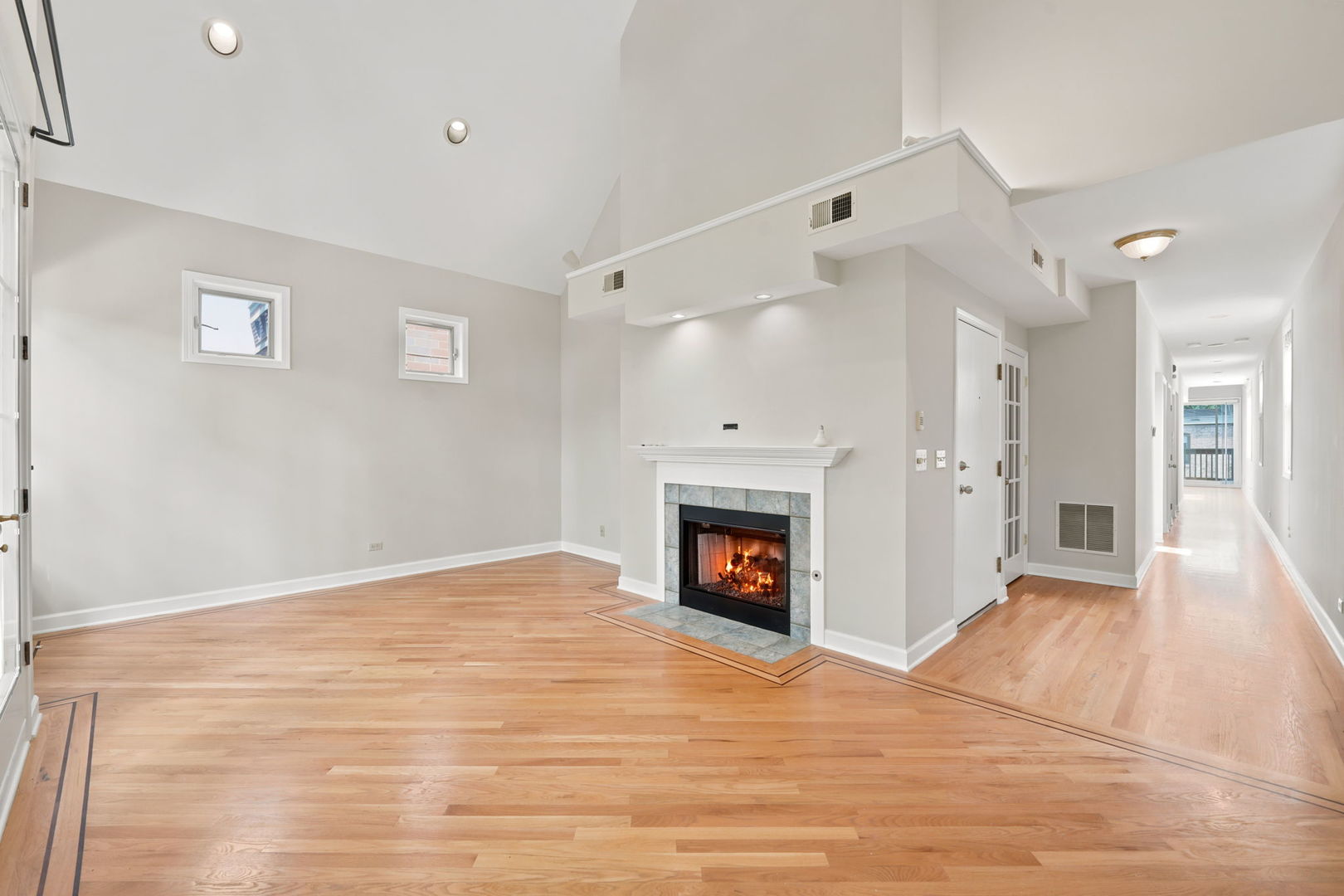 920 W Wolfram Street 4