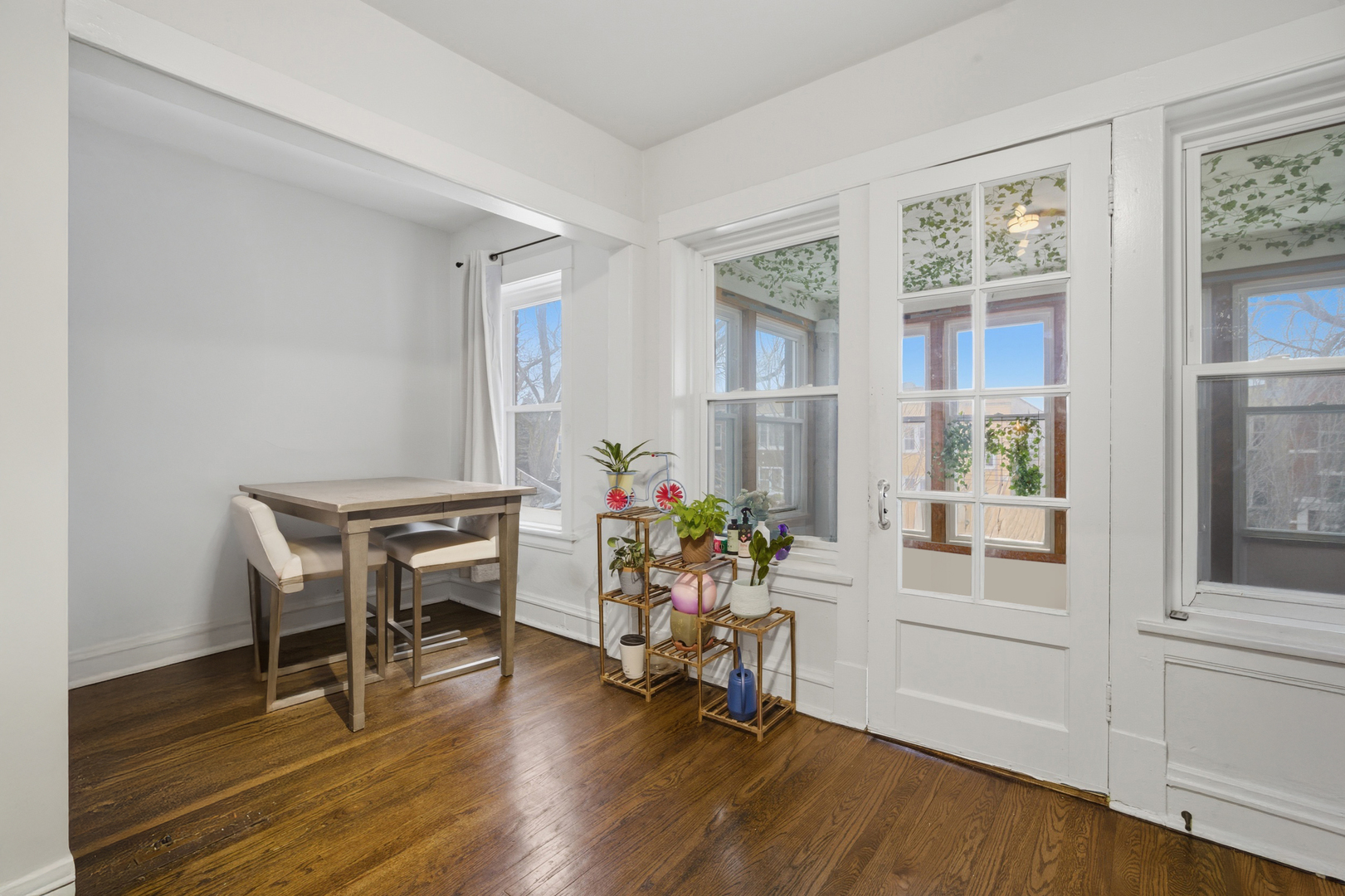 4045 W Nelson Street