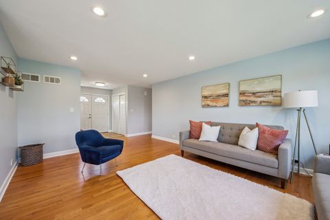 Tiny photo for 1655 Marie Lane, Glenview, IL 60025 (MLS # 12615628)