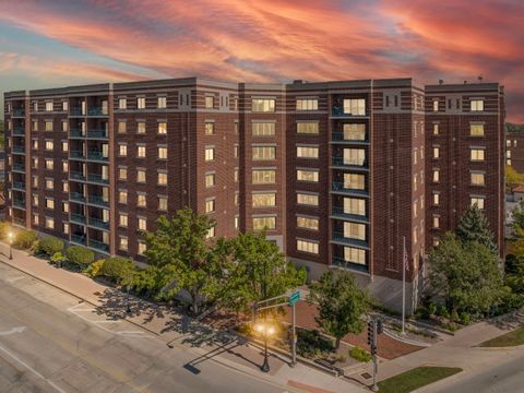 Tiny photo for 201 N Vail Avenue #305, Arlington Heights, IL 60004 (MLS # 12472505)