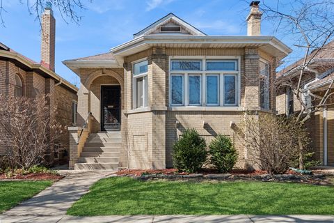 Photo of 7446 N Rockwell Street, Chicago, IL 60645 (MLS # 12623443)