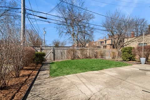 Tiny photo for 7446 N Rockwell Street, Chicago, IL 60645 (MLS # 12623443)