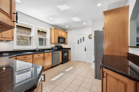 Tiny photo for 7446 N Rockwell Street, Chicago, IL 60645 (MLS # 12623443)