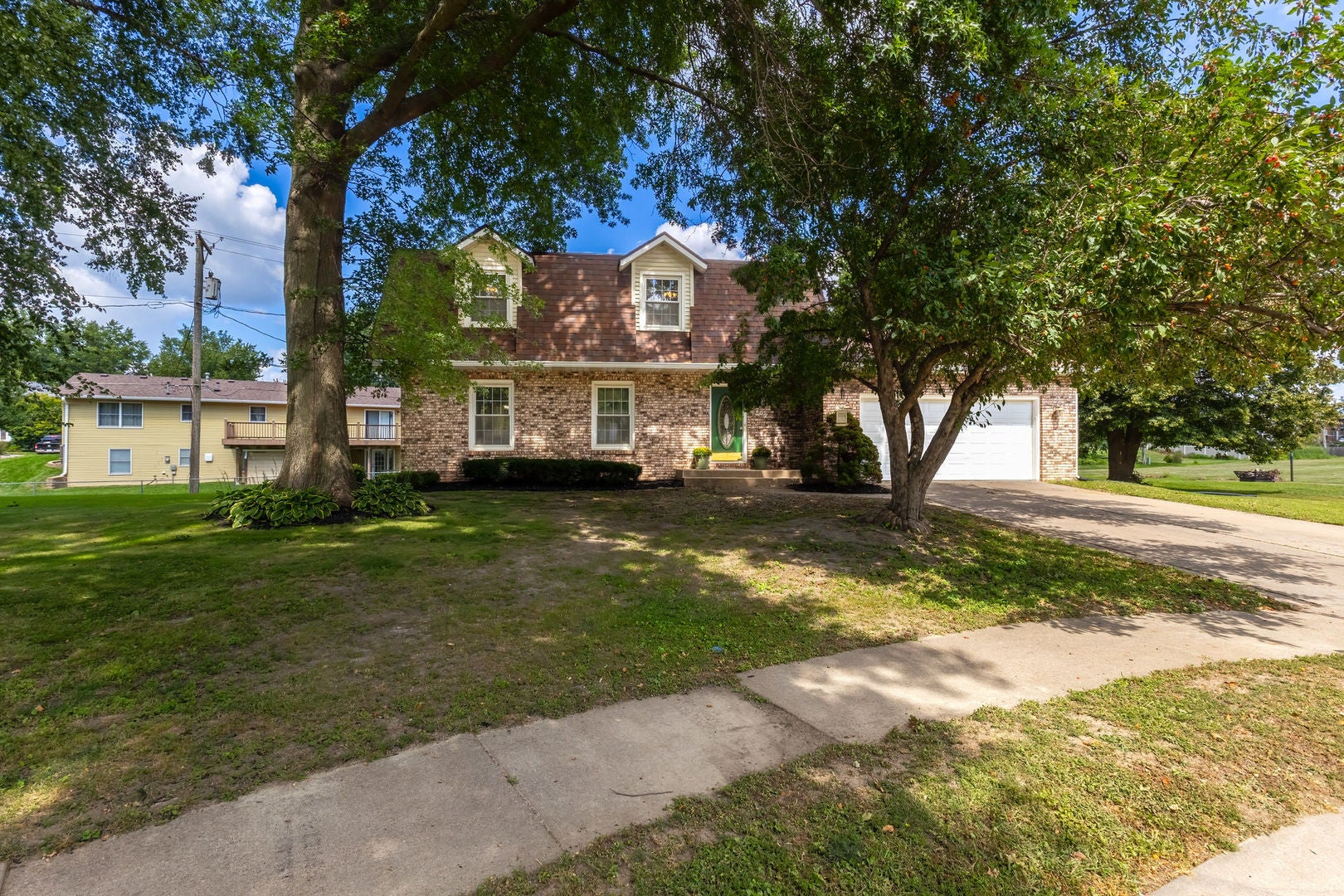 702 W Iowa Street