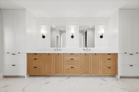 Tiny photo for 580 S Kearsage Avenue, Elmhurst, IL 60126 (MLS # 12533043)